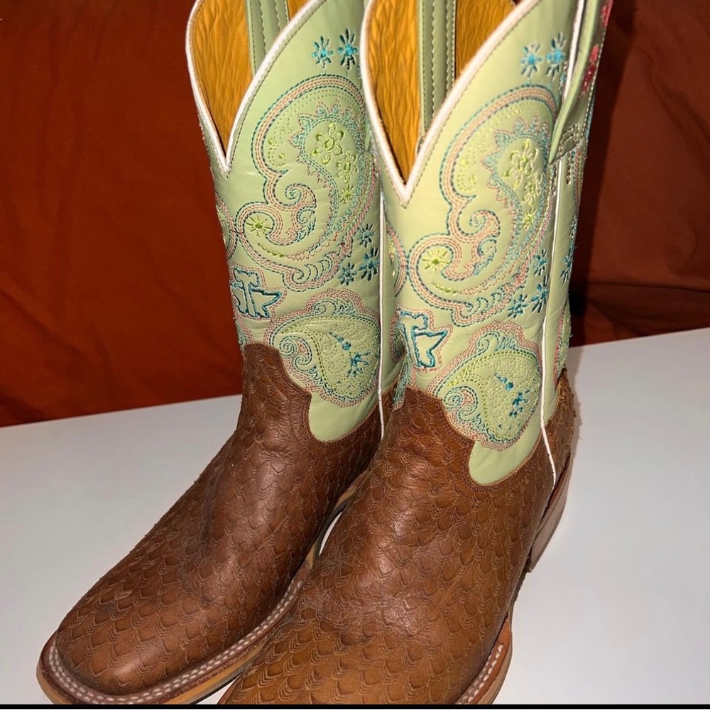 Only worn once !
